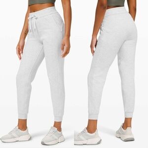 Lululemon Scuba High-Rise Jogger Fleece 28" in Heathered Core Ultra Light Grey